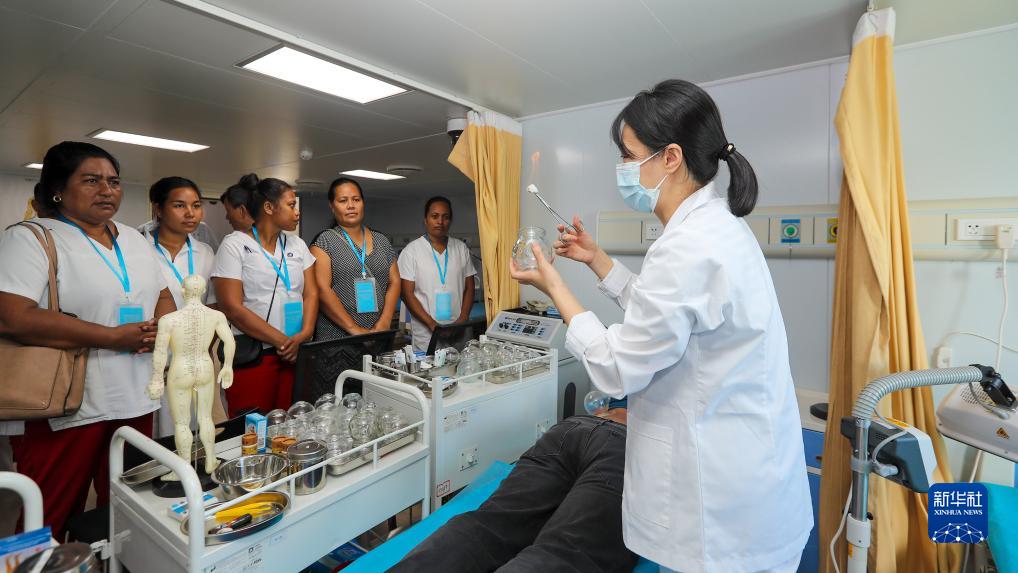 一針一罐總關(guān)情——中國海軍“和平方舟”號醫(yī)院船為到訪國提供中醫(yī)診療服務(wù)記事