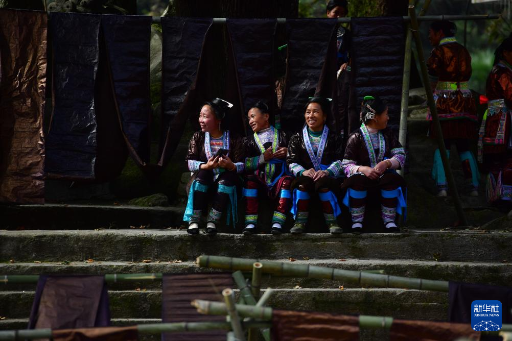 廣西苗族這件衣服，一做就是一年