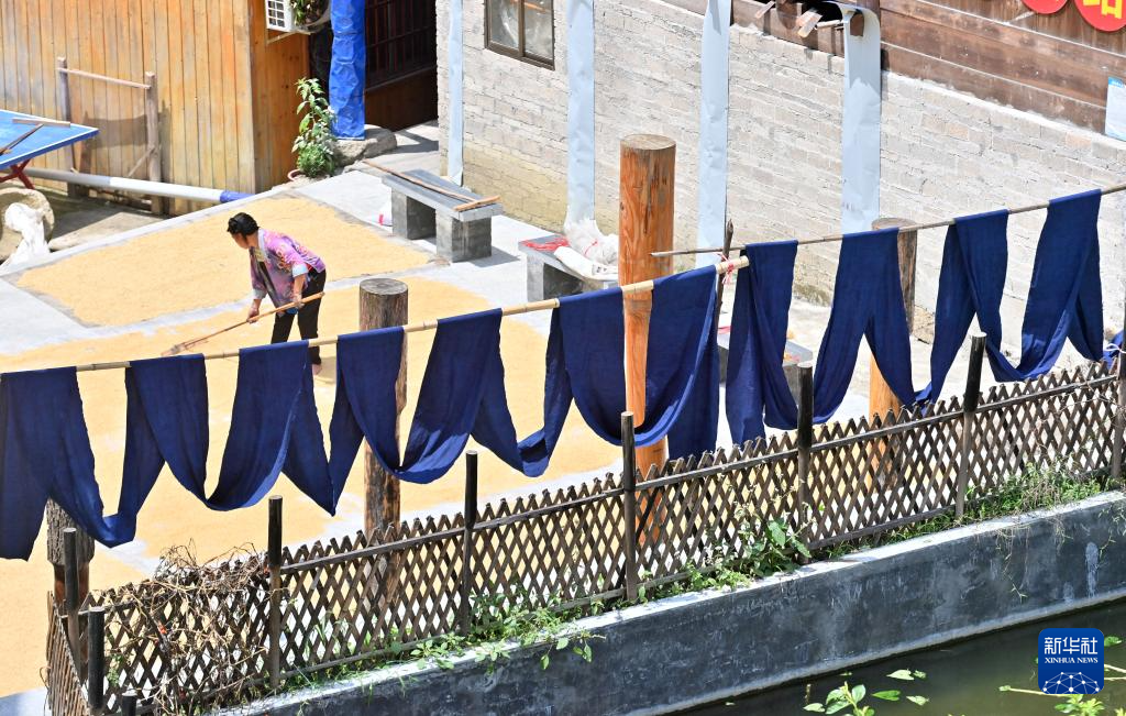 廣西苗族這件衣服，一做就是一年
