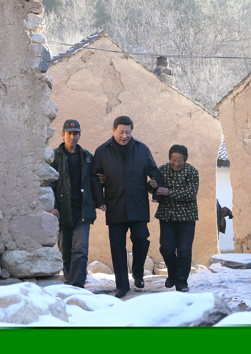 近觀 | 在田間，總書記這個(gè)動(dòng)作令人倍感親切