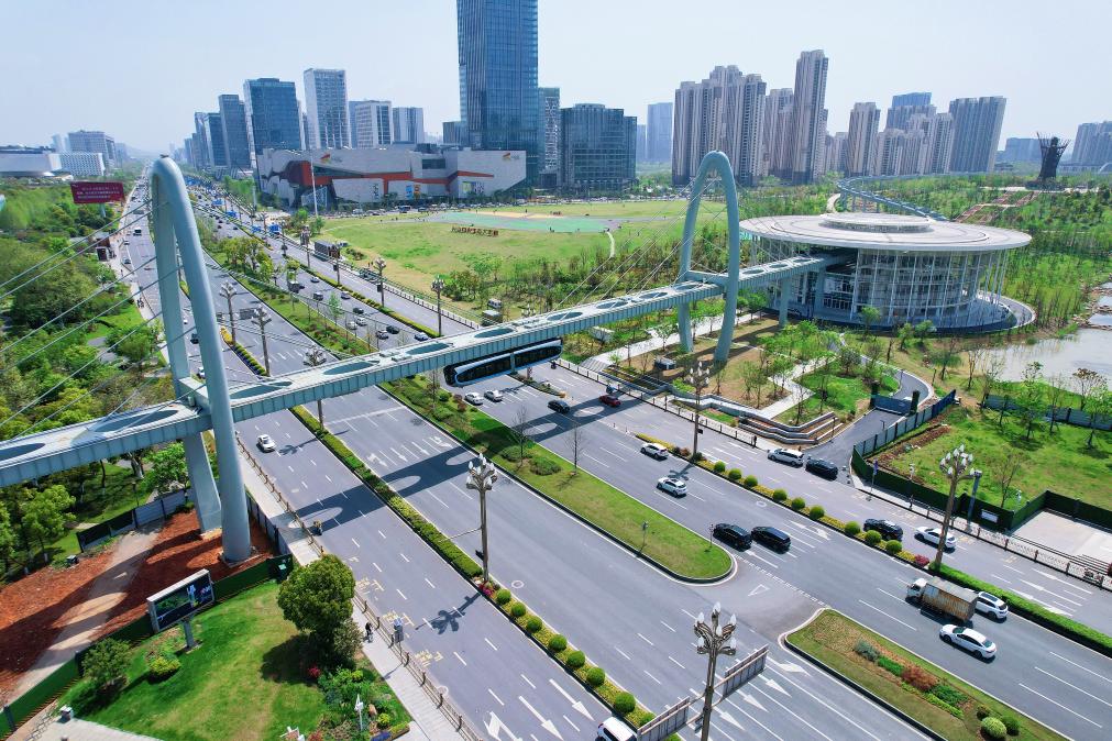 我國(guó)首條空軌線路開(kāi)通運(yùn)營(yíng)