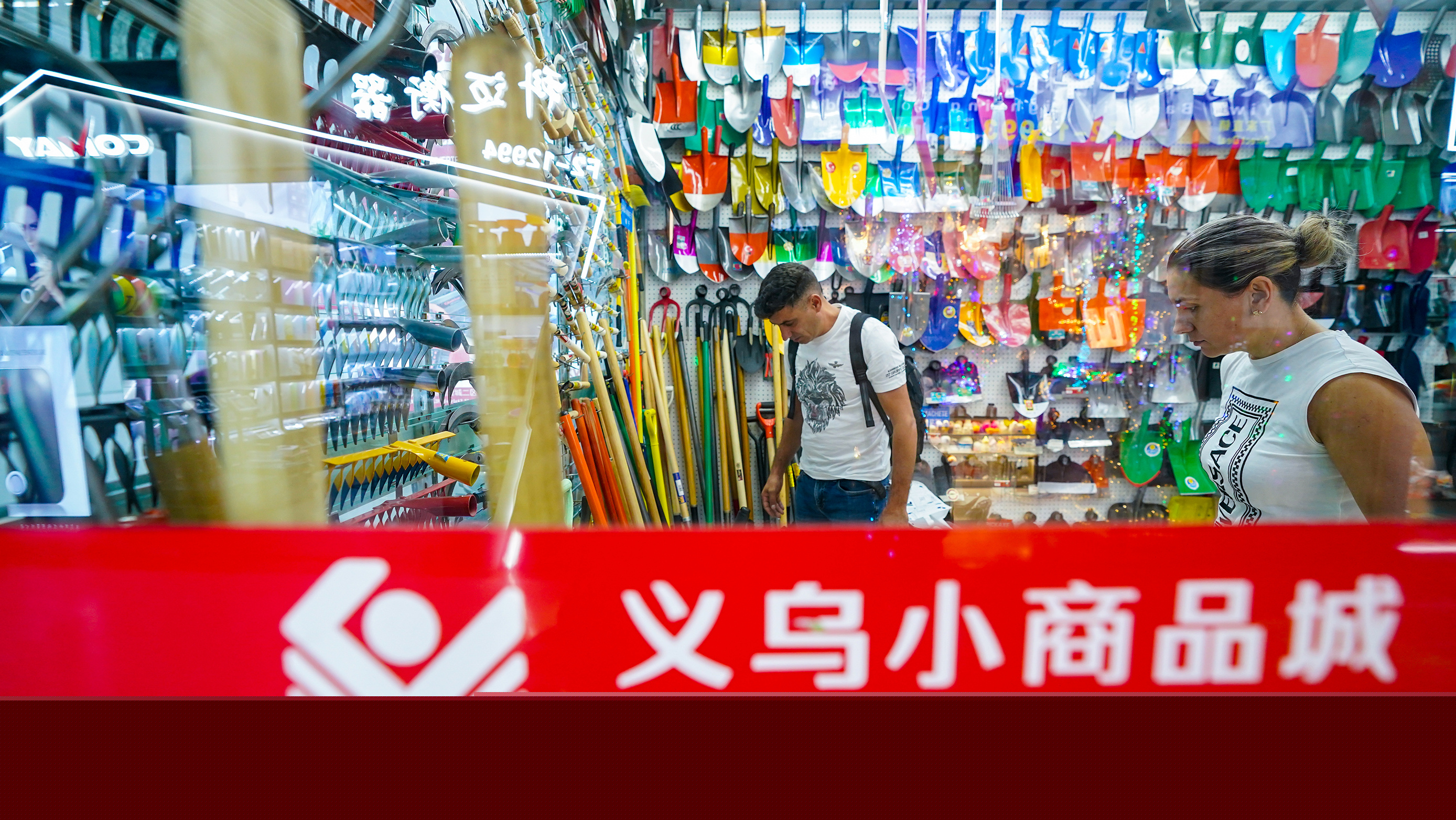 時(shí)政新聞眼丨在國慶招待會上，習(xí)近平強(qiáng)調(diào)“團(tuán)結(jié)就是力量，信心賽過黃金”