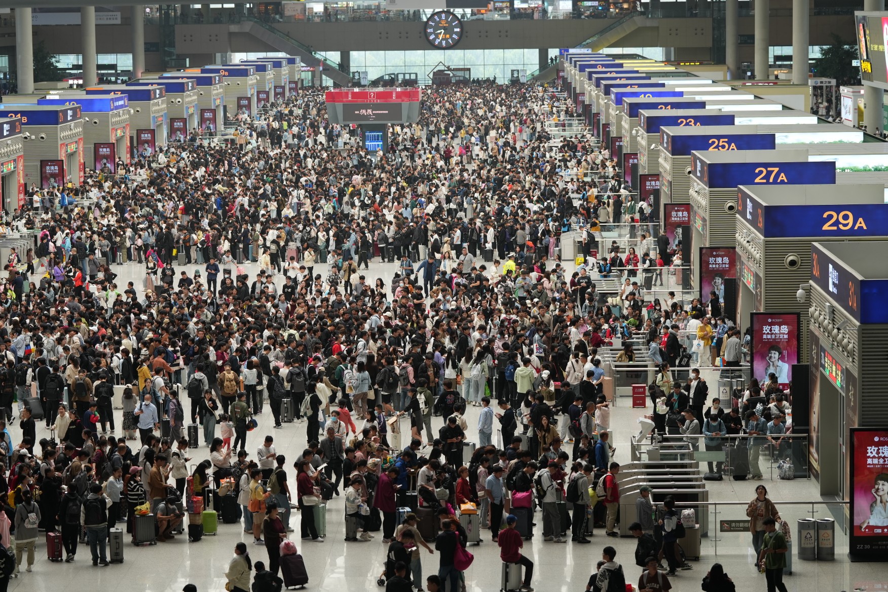 人從眾！國鐵集團鄭州局9月29日開行列車1301趟 其中加開臨客136趟