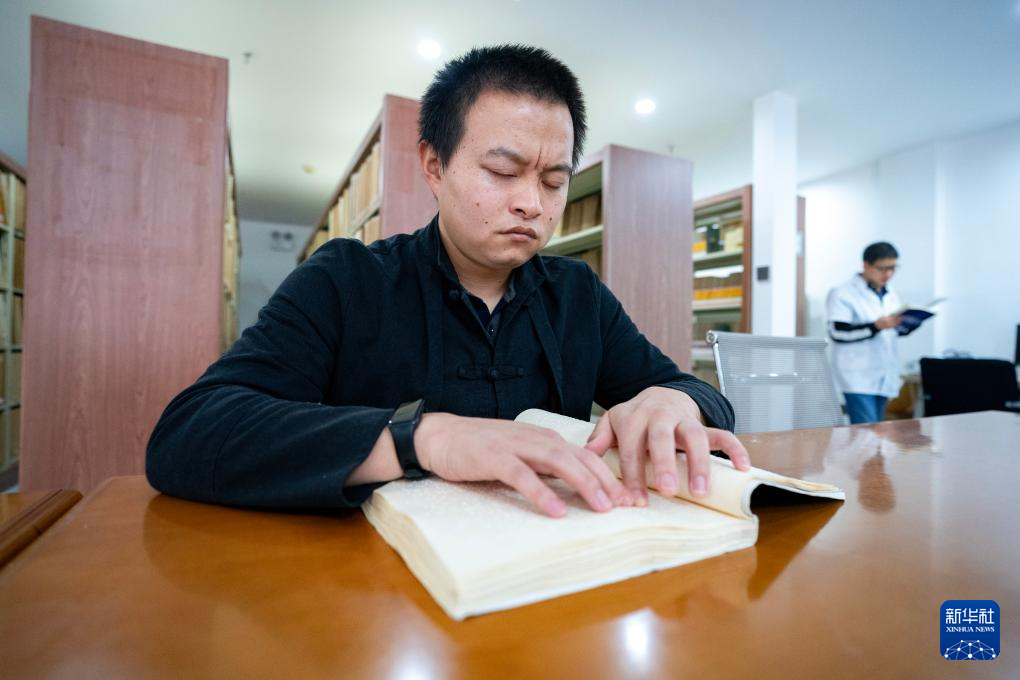 視障閱覽室里品書(shū)香