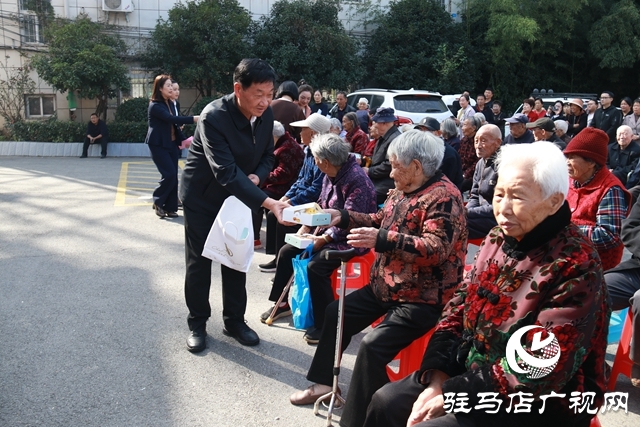 駐馬店開發(fā)區(qū)慈善總會組織開展“ 九九重陽節(jié) 濃濃敬老情”慰問活動(dòng)