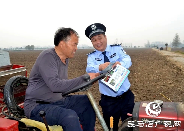 平輿縣公安局禁毒大隊：金秋農忙豐收季 禁種宣傳到地頭
