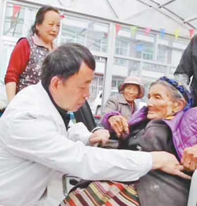 西藏日喀則市亞東縣某藥店負(fù)責(zé)人朱祥務(wù)——傾情助人，守護(hù)鄉(xiāng)親健康（守望）