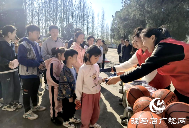 泌陽縣人民法院開展助學(xué)支教志愿活動