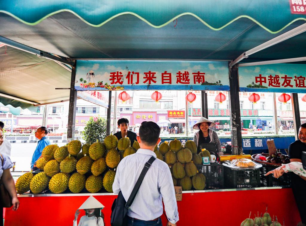 元首外交·心相近丨帶好貨、坐輕軌、通海關(guān)，感受中越經(jīng)貿(mào)合作的熱度 