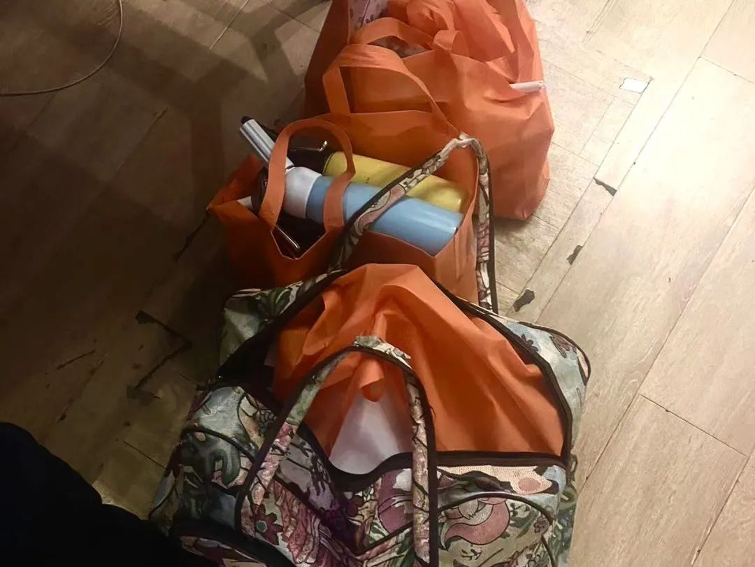 一夜吸食“笑氣”840瓶？抓！