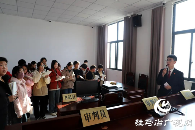 移動(dòng)式法治講堂什么樣？我想去看看！