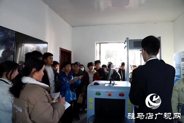 移動(dòng)式法治講堂什么樣？我想去看看！