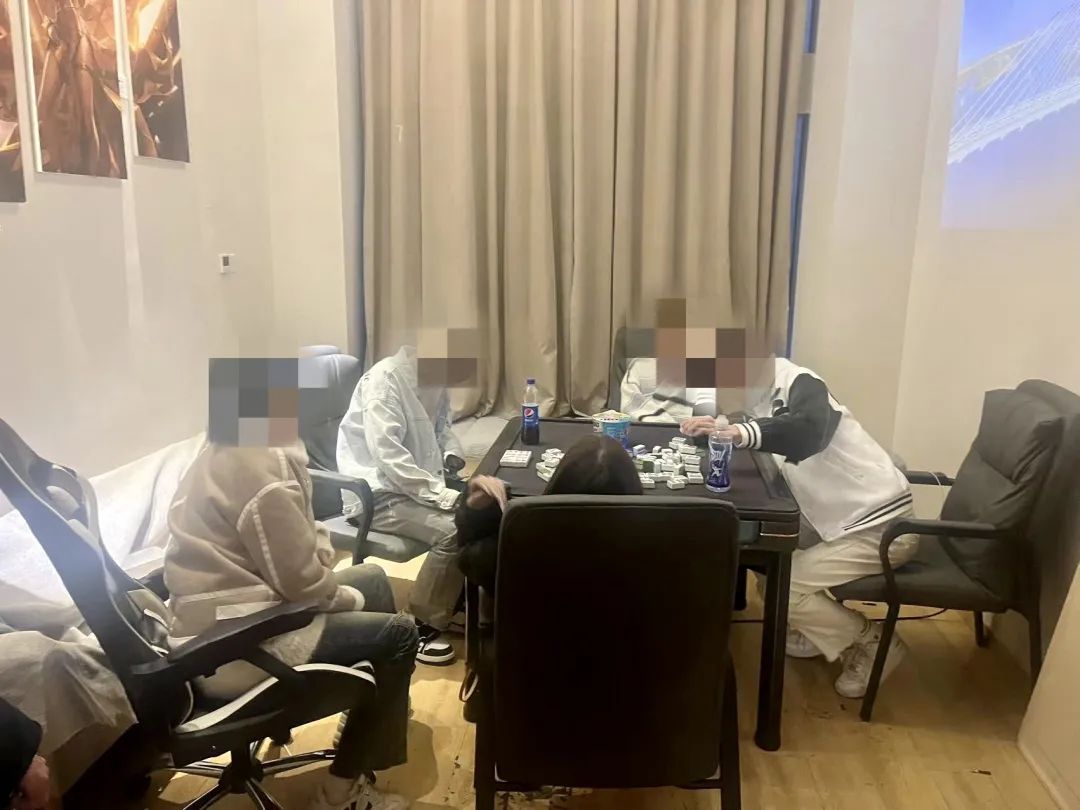 一夜吸食“笑氣”840瓶？抓！