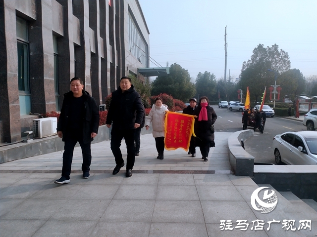 西平縣：隆冬自發(fā)贈錦旗，社區(qū)治理暖民心