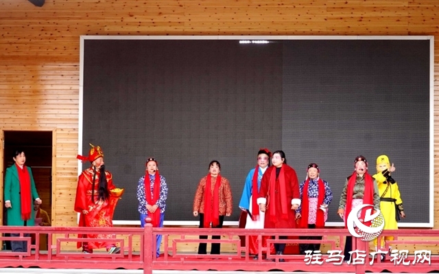 泌陽(yáng)縣舉辦“頌歌二十大 說(shuō)唱新泌陽(yáng)”2024年迎元旦曲藝匯演