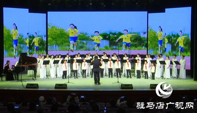 駐馬店市2024迎新年暨市婦聯(lián)天中紫薇合唱團十周年音樂會舉行