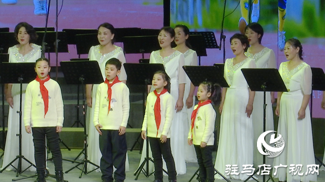 駐馬店市2024迎新年暨市婦聯(lián)天中紫薇合唱團十周年音樂會舉行