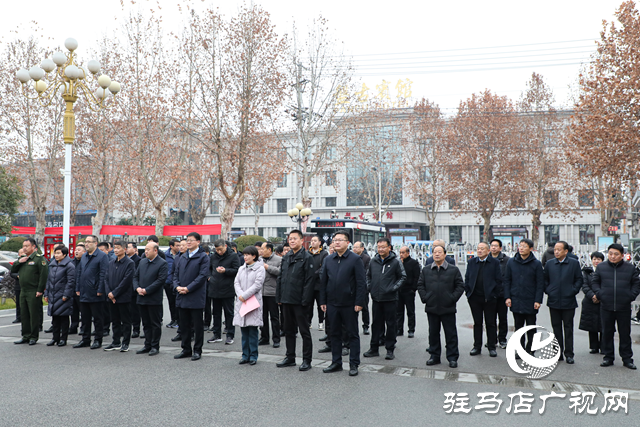 泌陽縣舉行“送溫暖、獻(xiàn)愛心”活動(dòng)捐助儀式