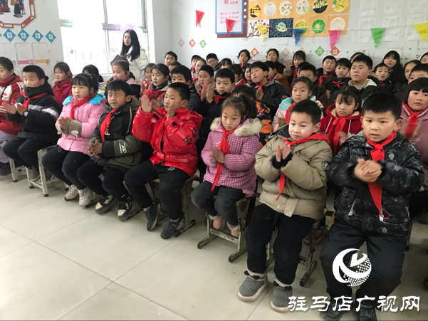 冬日里的溫暖！57名家庭貧困孩子喜領(lǐng)愛(ài)心書(shū)包