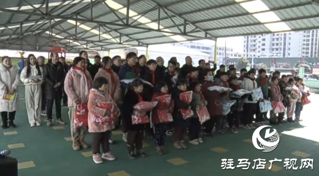 省政協(xié)委員、平輿縣愛心企業(yè)家武飛捐贈(zèng)愛心服裝1000件助力光彩助學(xué)