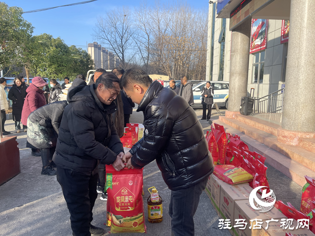 暖心！這個(gè)社區(qū)65歲以上老人收到新春禮包