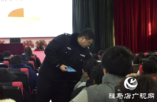 平輿公安走進(jìn)縣職業(yè)中專(zhuān)開(kāi)展反詐宣講活動(dòng)