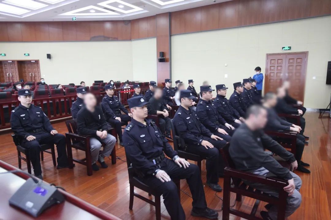 組團(tuán)盜挖光緒親爹醇親王墓葬，8人受審