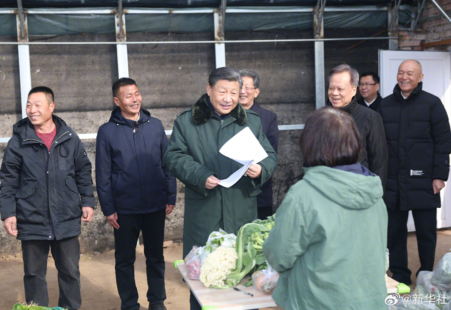 習(xí)近平春節(jié)前夕在天津看望慰問基層干部群眾