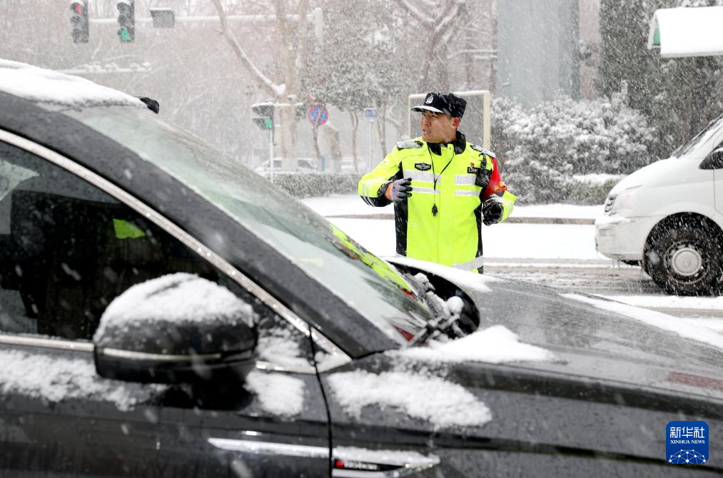 各地積極應(yīng)對低溫雨雪天氣
