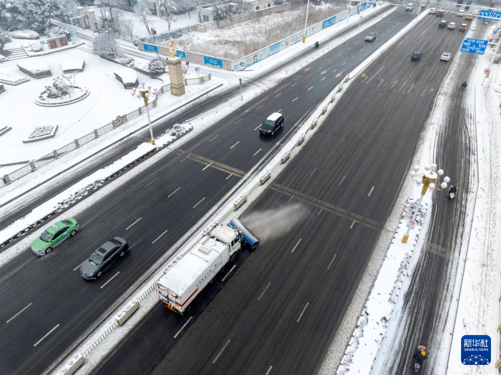 各地積極應(yīng)對低溫雨雪天氣