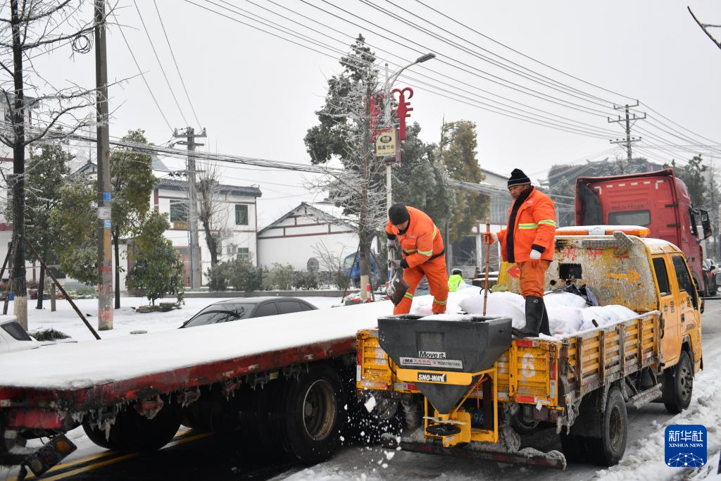 各地積極應(yīng)對低溫雨雪天氣