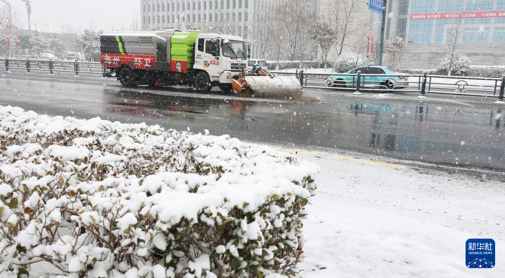 各地積極應(yīng)對低溫雨雪天氣