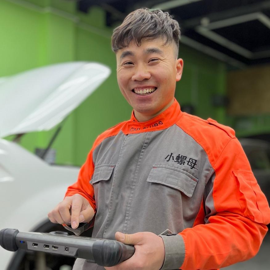 被困湖北高速急哭的女車主獲河南小伙救援：“河南人真中！”