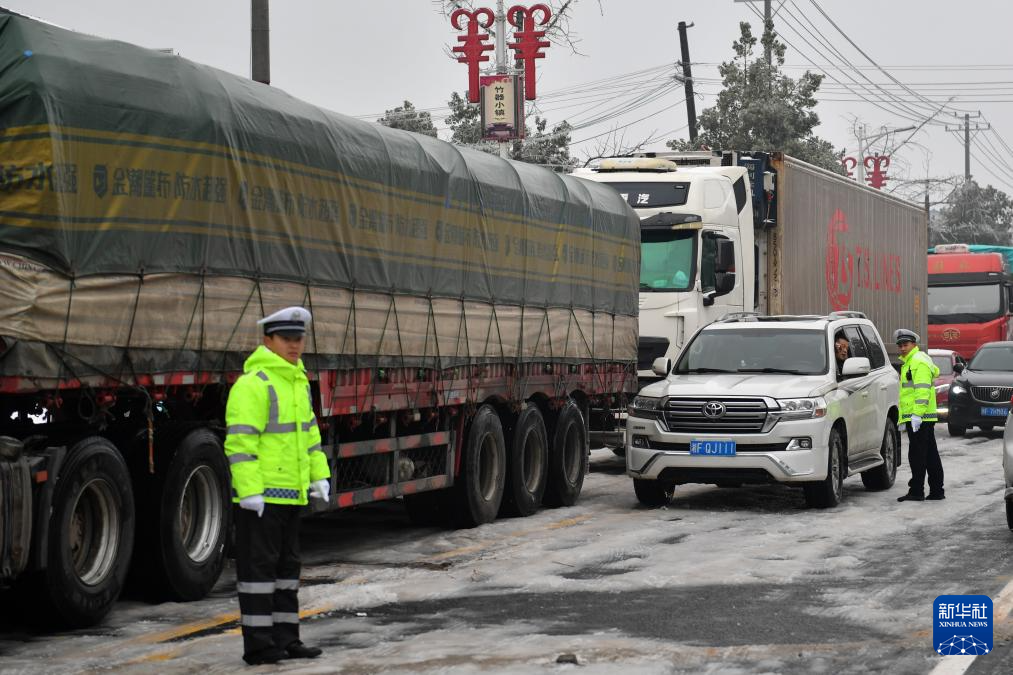 各地積極應(yīng)對低溫雨雪天氣