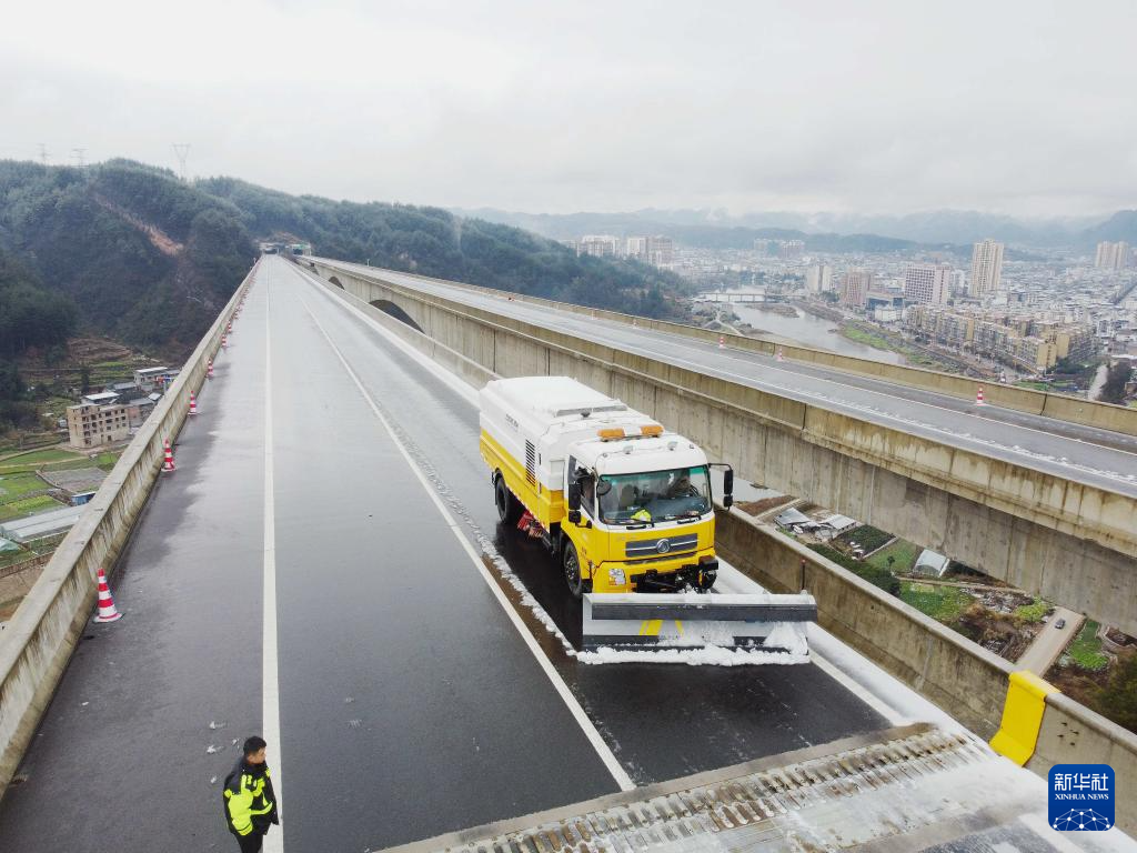 各地積極應(yīng)對低溫雨雪天氣