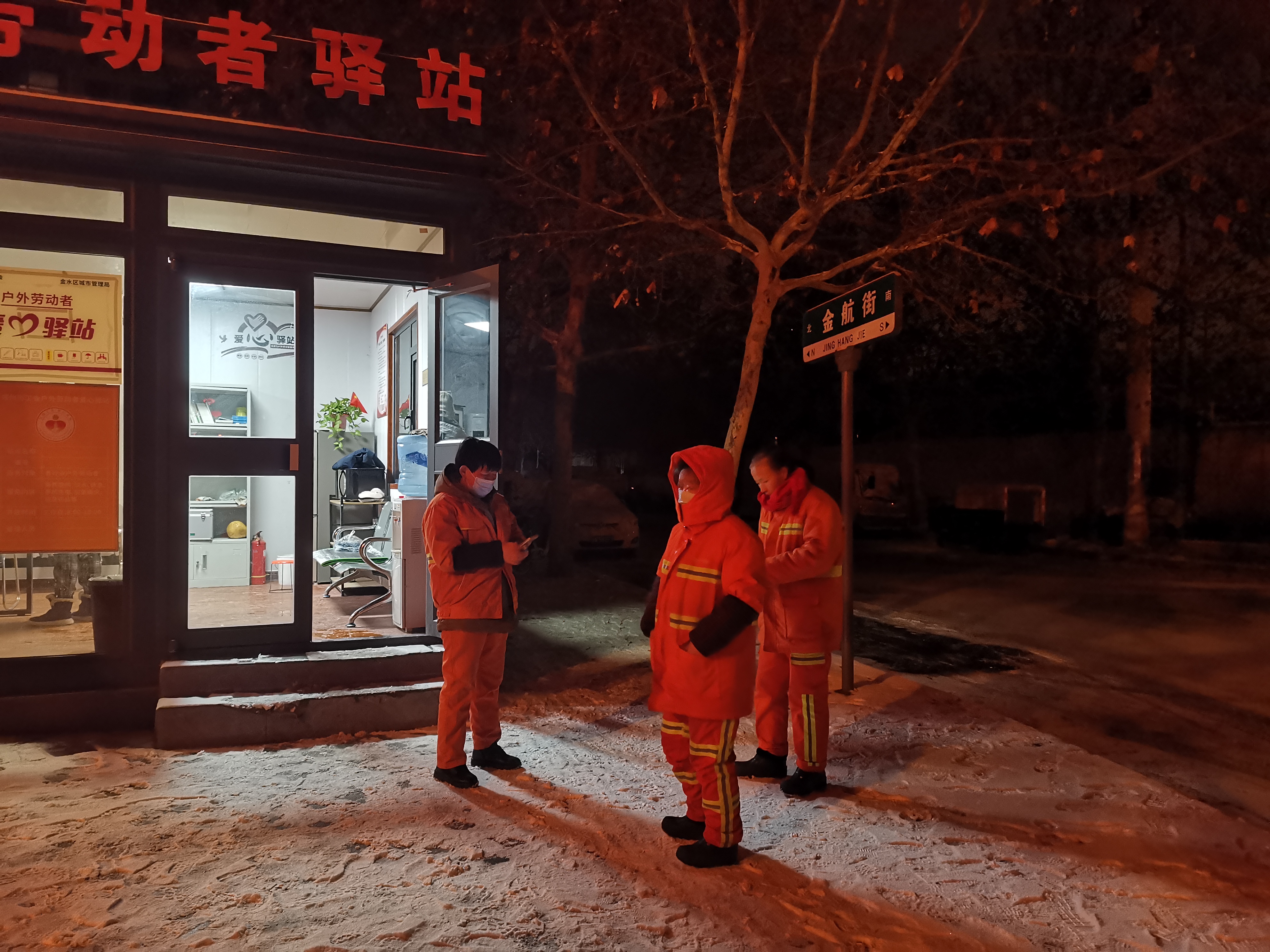 鄭州“路不見雪”背后：近6萬人徹夜除雪，全員演練45次應對極端天氣