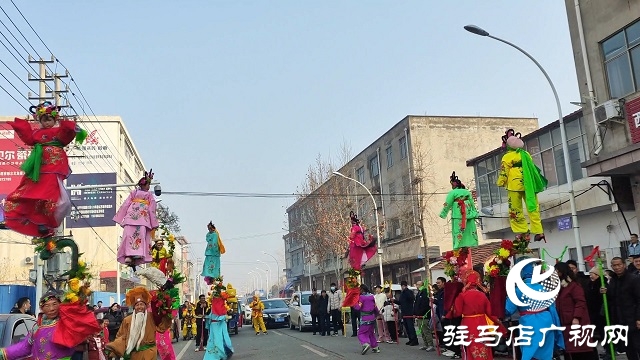 西平縣柏城街道北關(guān)社區(qū)舉行龍年團(tuán)拜活動