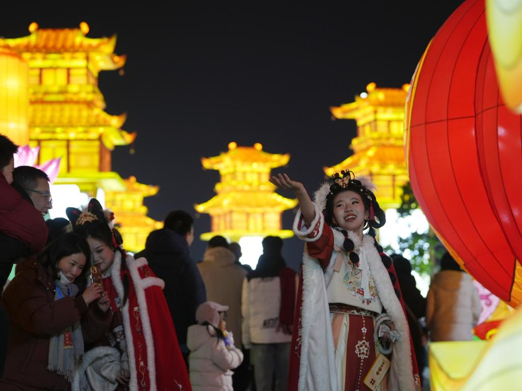 錦繡中國年丨這個春節(jié)，“龍龍”的年味里是濃濃文化味