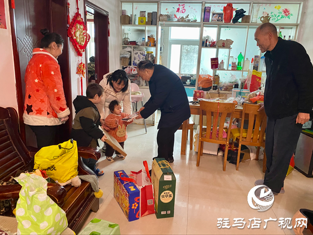 中國(guó)殘聯(lián)副主席張銀良看望慰問(wèn)困難殘疾兒童家庭和托養(yǎng)殘疾人