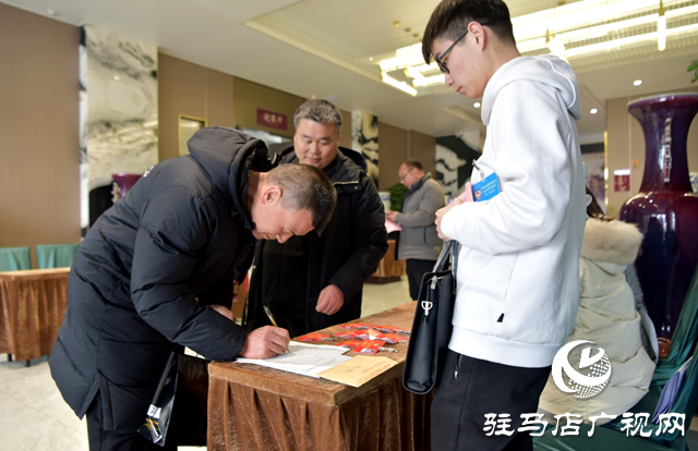 平輿縣：政協(xié)委員們陸續(xù)報(bào)到 平輿縣正式進(jìn)入“兩會”時間