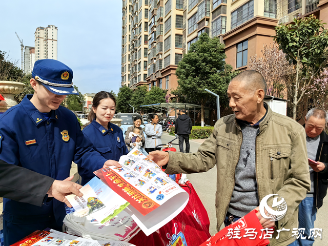 泌陽(yáng)縣開(kāi)展住宅小區(qū)電動(dòng)車(chē)消防安全專(zhuān)項(xiàng)宣傳活動(dòng)
