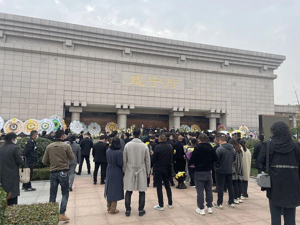 殯儀館花卉重復(fù)使用且收費(fèi)高于市場(chǎng)價(jià)3倍 涉嫌消費(fèi)欺詐嗎？