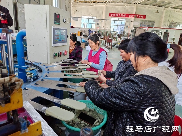平輿縣高楊店鎮(zhèn)陶樓村：制襪廠實現(xiàn)企業(yè)、村集體和村民“三贏”
