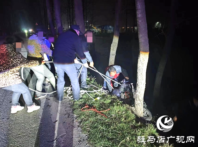 平輿縣公安局郭樓派出所:暖心救助醉酒男子獲錦旗