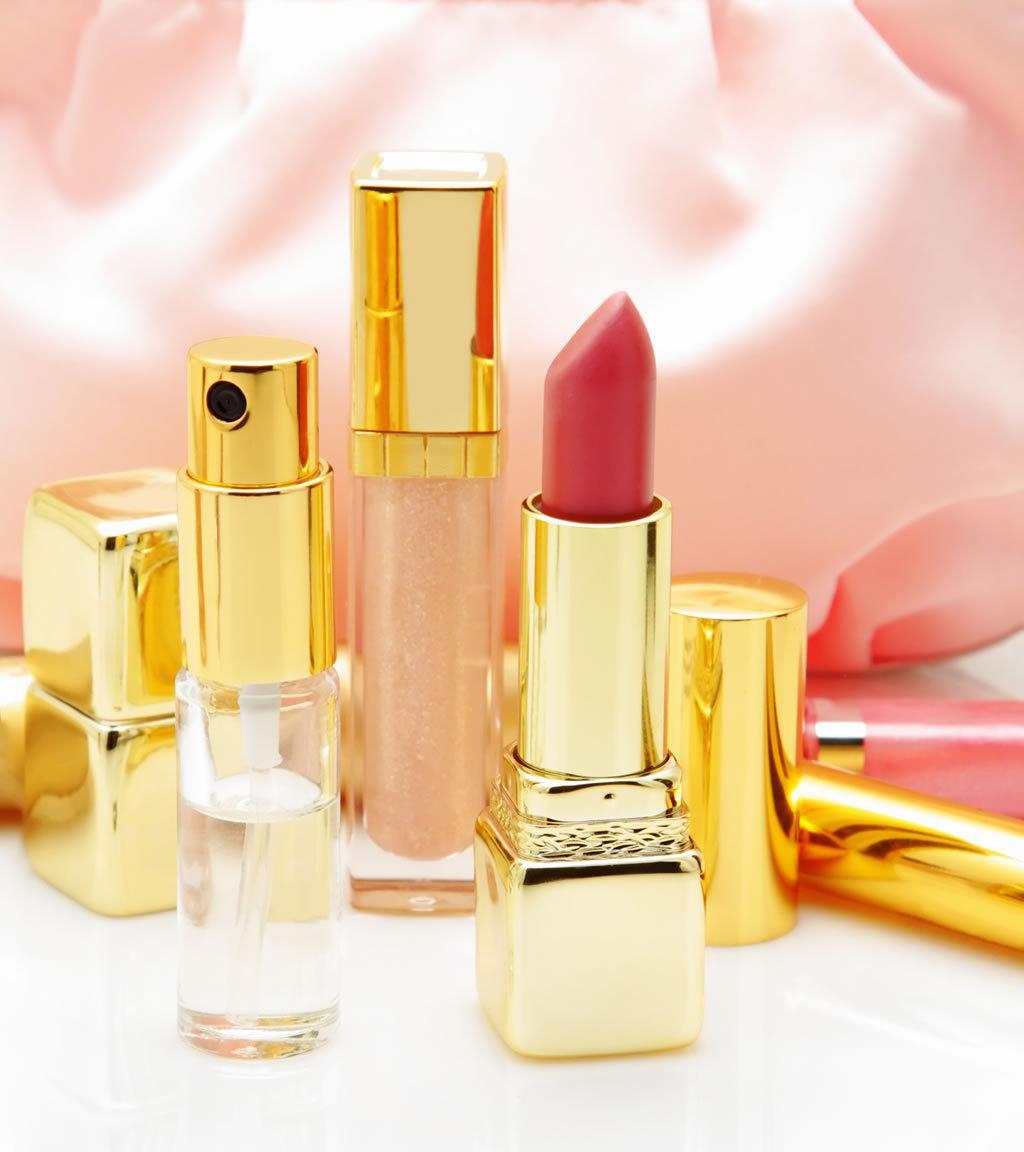 假冒產(chǎn)品、使用禁用原料……國家藥監(jiān)局通報(bào)4起化妝品典型案例