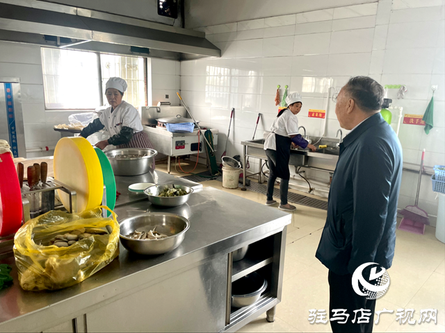 中國殘聯(lián)副主席張銀良深入驛城區(qū)胡廟鄉(xiāng)、蟻蜂鎮(zhèn)重度殘疾人集中托養(yǎng)中心看望殘疾人并檢查指導安全管理工作