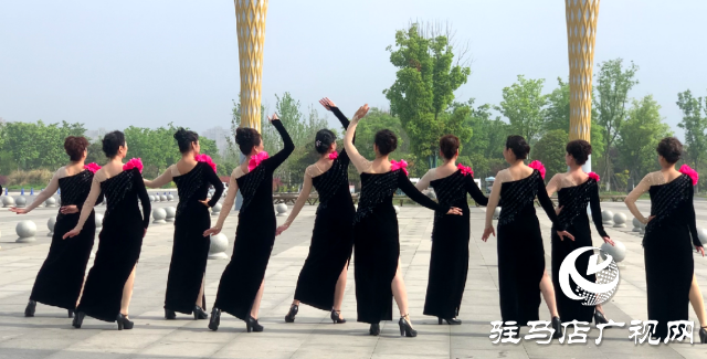 天中麗人模特:歲月不敗美人 走出美麗夕陽紅