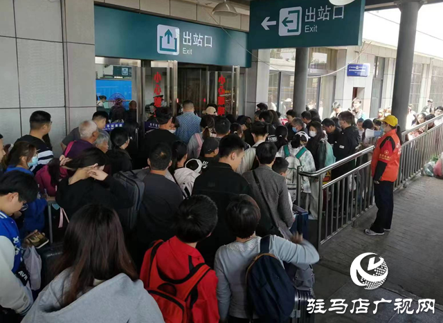 駐馬店車(chē)務(wù)段西平車(chē)站：車(chē)站里的“小桔燈”護(hù)航旅客出行路