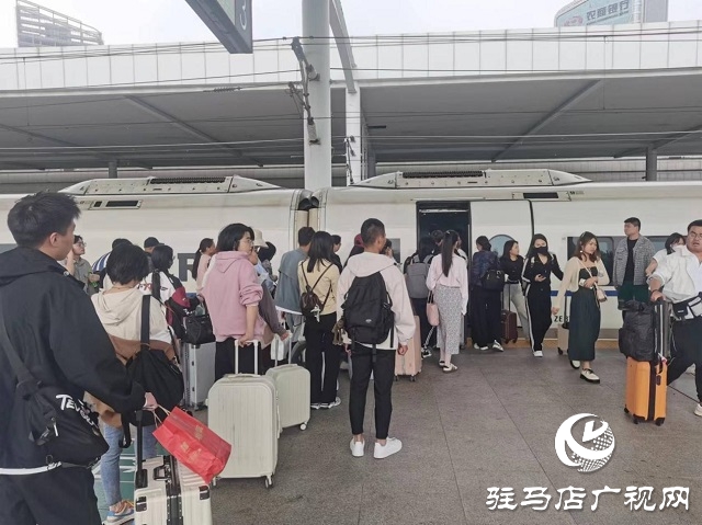 駐馬店車務段多舉措應對返程客流高峰