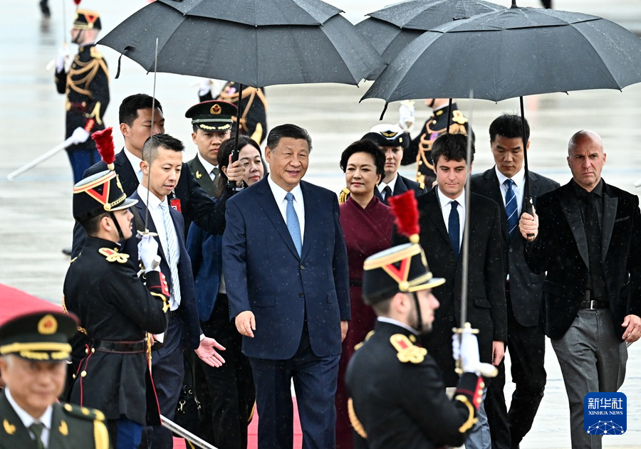 習(xí)近平抵達(dá)巴黎開(kāi)始對(duì)法國(guó)進(jìn)行國(guó)事訪(fǎng)問(wèn)